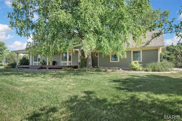 $415,000 | 28417 Meadowbrook Estates, Warrenton, MO 63383