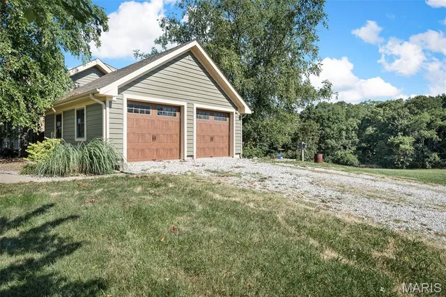 $415,000 | 28417 Meadowbrook Estates, Warrenton, MO 63383