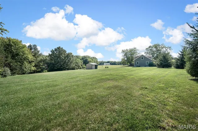 $415,000 | 28417 Meadowbrook Estates, Warrenton, MO 63383