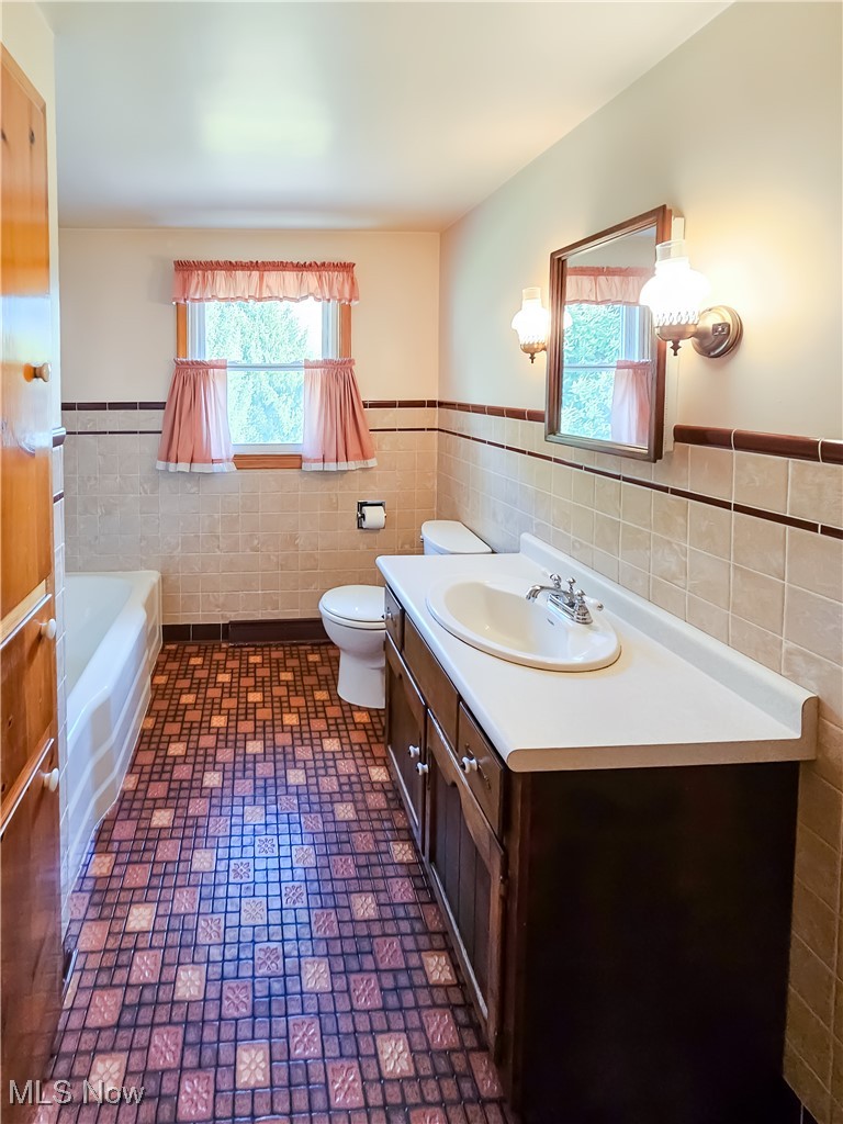 6040 Firestone Road Northeast Canton, OH 44721 - Photo 14 of 26 Bathroom 1
