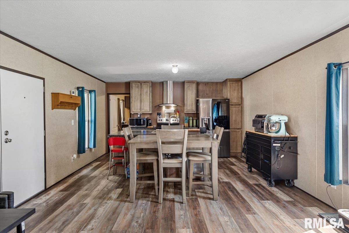 421 West Monroe Street Girard, IL 62640 - Photo 7 of 36