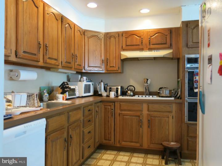9758 Susan Road Philadelphia, PA 19115 - Photo 3 of 12 Kitchen