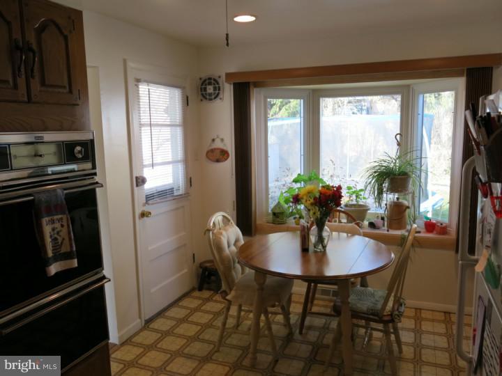 9758 Susan Road Philadelphia, PA 19115 - Photo 6 of 12 Kitchen