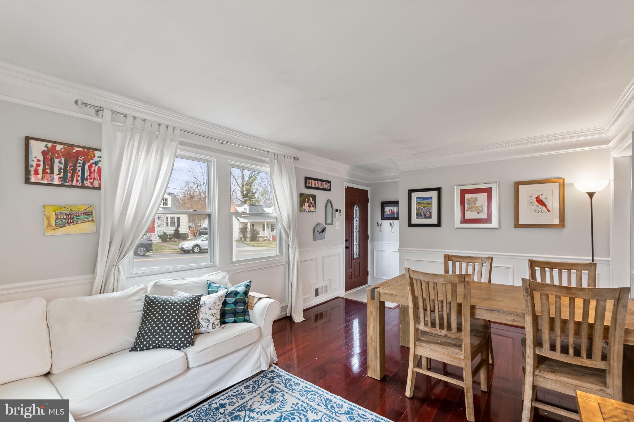 4029 Maple Street Fairfax, VA 22030 - Photo 3 of 34