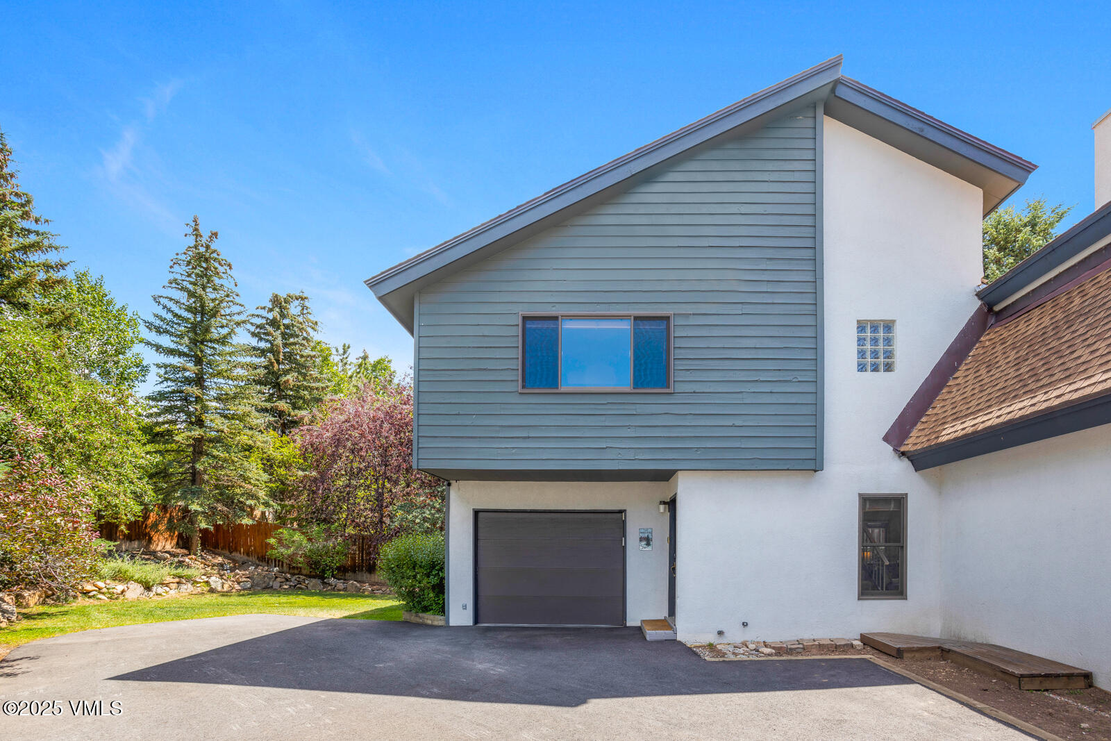 425 Deer Boulevard, Unit B Eagle-Vail, CO 81620 - Photo 22 of 26 a front view of a house with yard