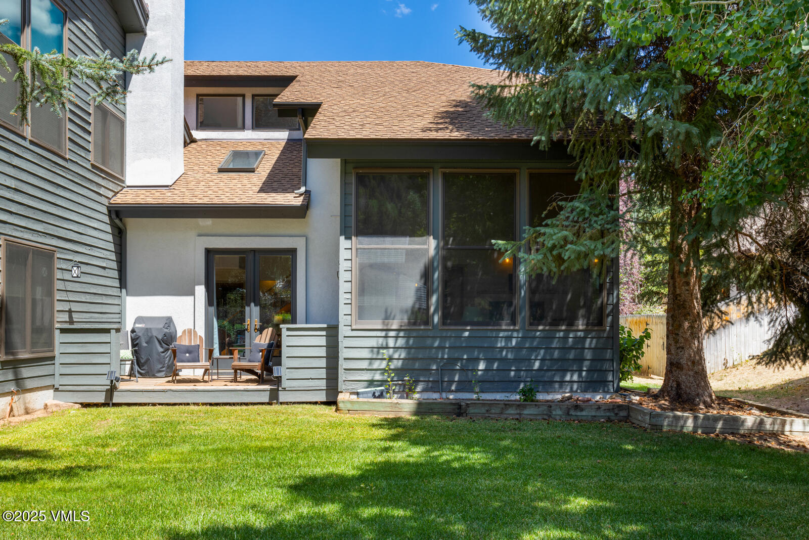 425 Deer Boulevard, Unit B Eagle-Vail, CO 81620 - Photo 26 of 26 a front view of a house with a garden
