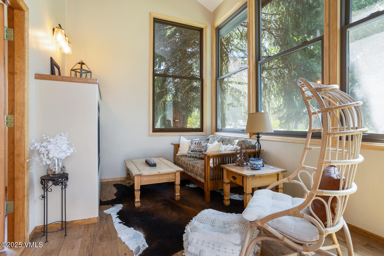425 Deer Boulevard, Unit B Eagle-Vail, CO 81620 - Photo 10 of 26 a living room with furniture and a window