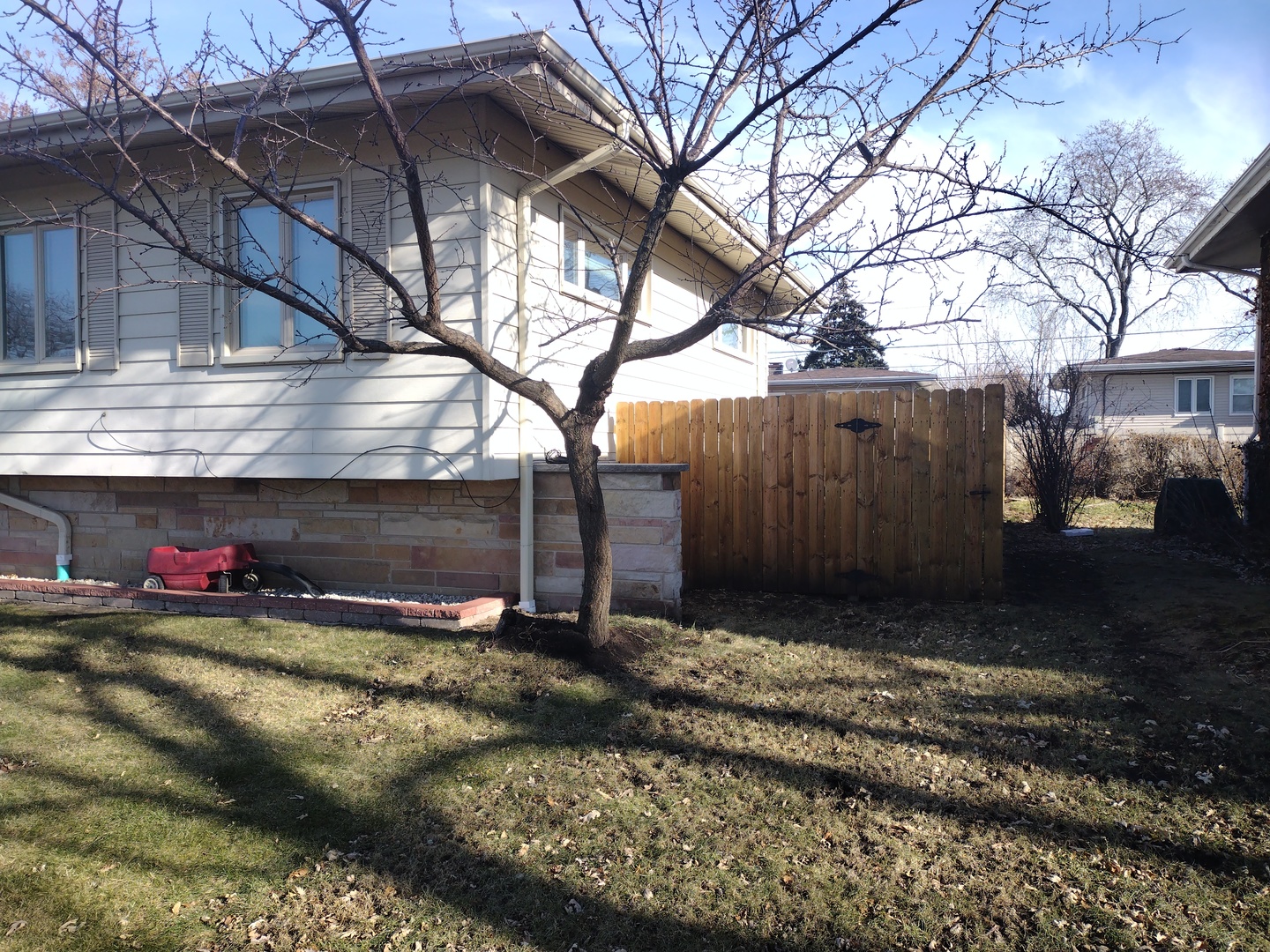 5639 Manor Lane Chicago, IL 60631 - Photo 7 of 29 a view of a backyard of the house