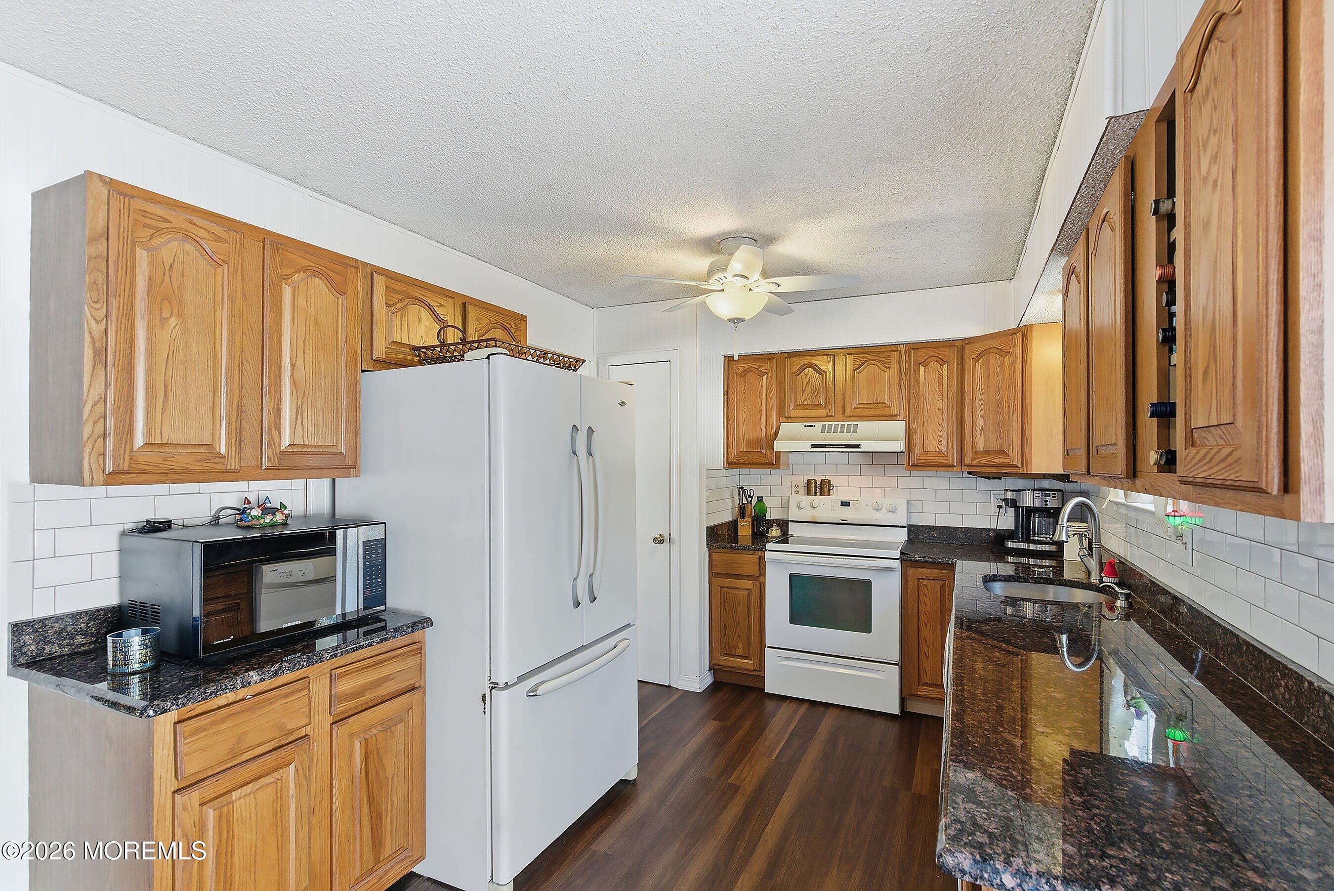 844 Miller Avenue Jackson, NJ 08527 - Photo 17 of 40 12-Kitchen 1B