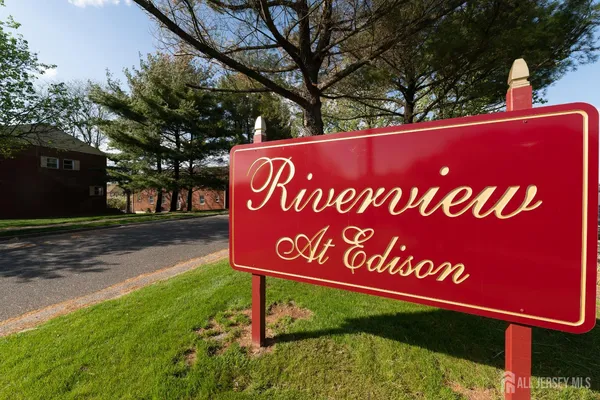 $149,900 | 93 Fox Road, Unit 2B, Edison, NJ 08817