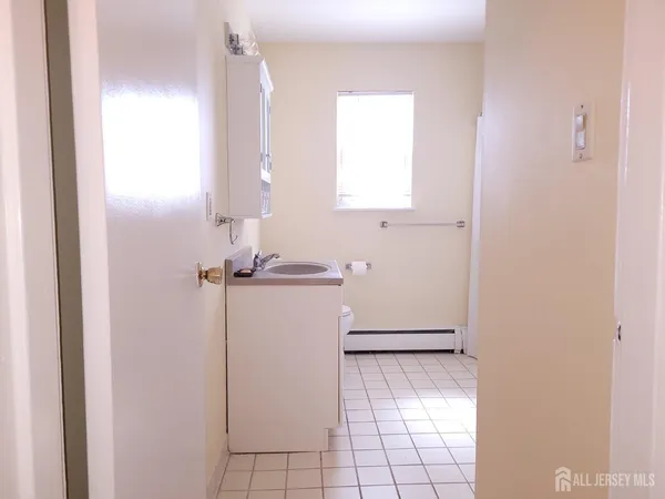 $149,900 | 93 Fox Road, Unit 2B, Edison, NJ 08817