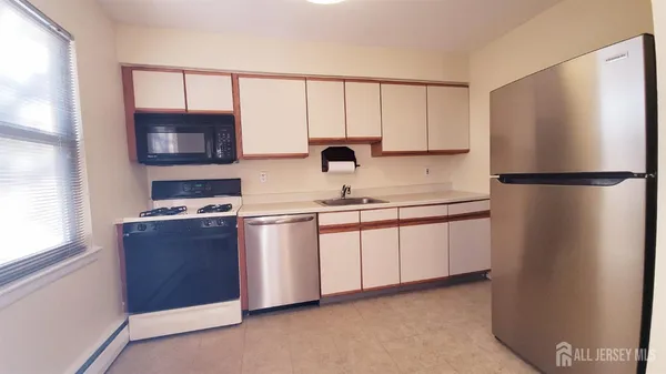 $149,900 | 93 Fox Road, Unit 2B, Edison, NJ 08817