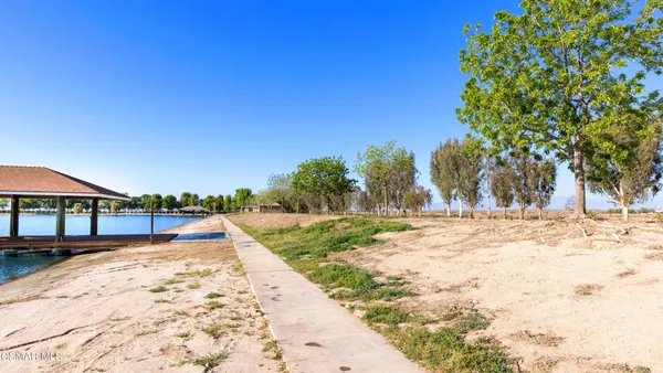 a view of a yard with a house
