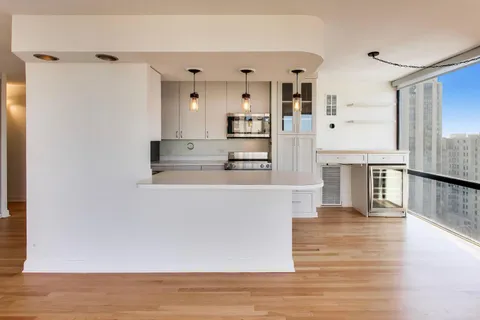 $499,000 | 345 West Fullerton Parkway, Unit 1905, Chicago, IL 60614