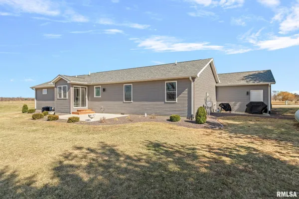 $379,900 | 15 Trussell Road, Jacksonville, IL 62650