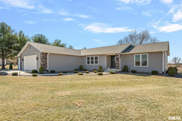 $379,900 | 15 Trussell Road, Jacksonville, IL 62650