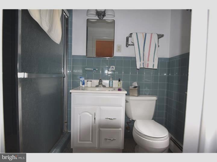 1090 Cedar Grove Road Broomall, PA 19008 - Photo 17 of 20 Master Bathroom