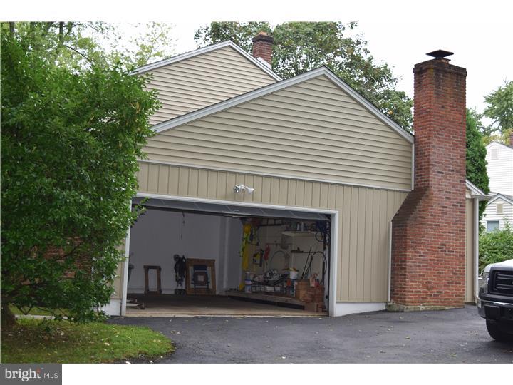 1090 Cedar Grove Road Broomall, PA 19008 - Photo 20 of 20 Garage