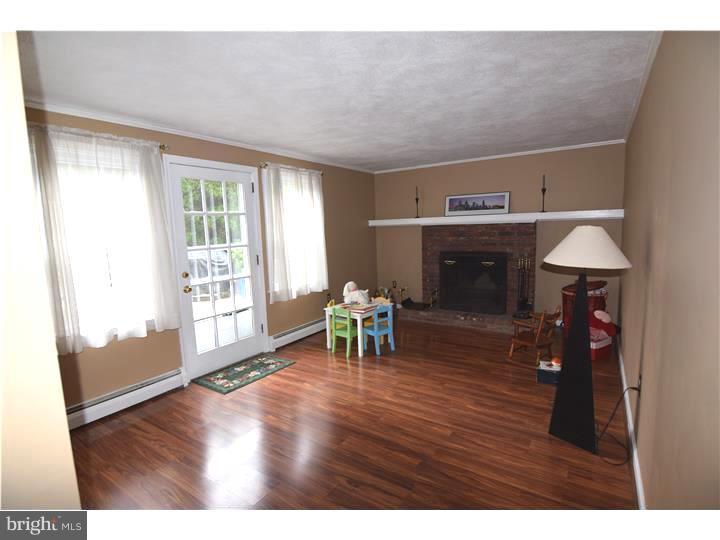 1090 Cedar Grove Road Broomall, PA 19008 - Photo 9 of 20 Family Room