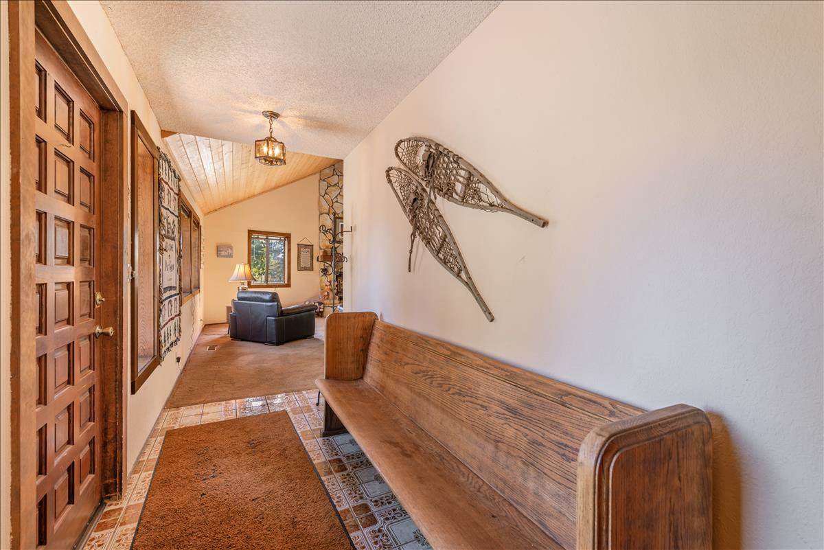 12706 Parsenn Road Truckee, CA 96161 - Photo 3 of 21 Entry