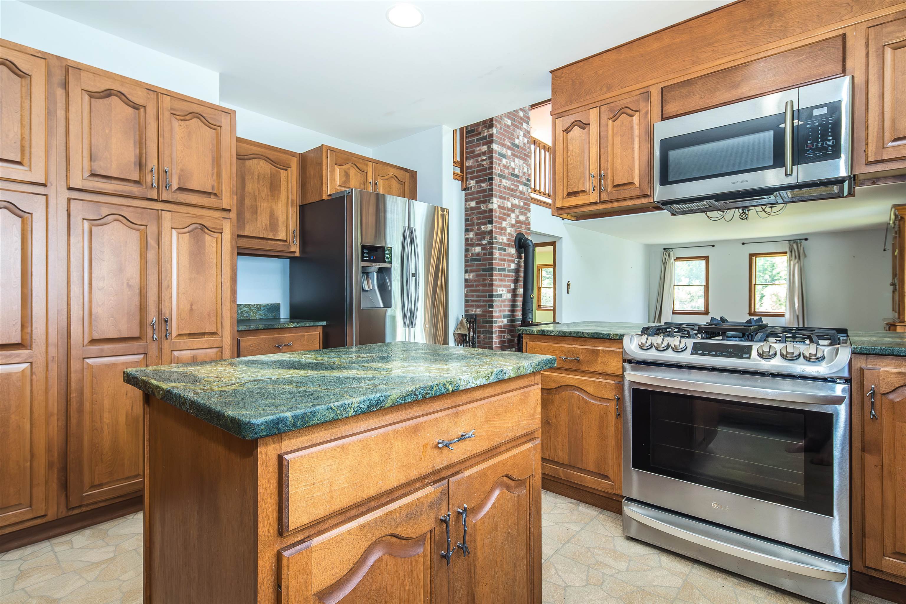 228 Leonard Road Sharon, VT 05068 - Photo 18 of 49