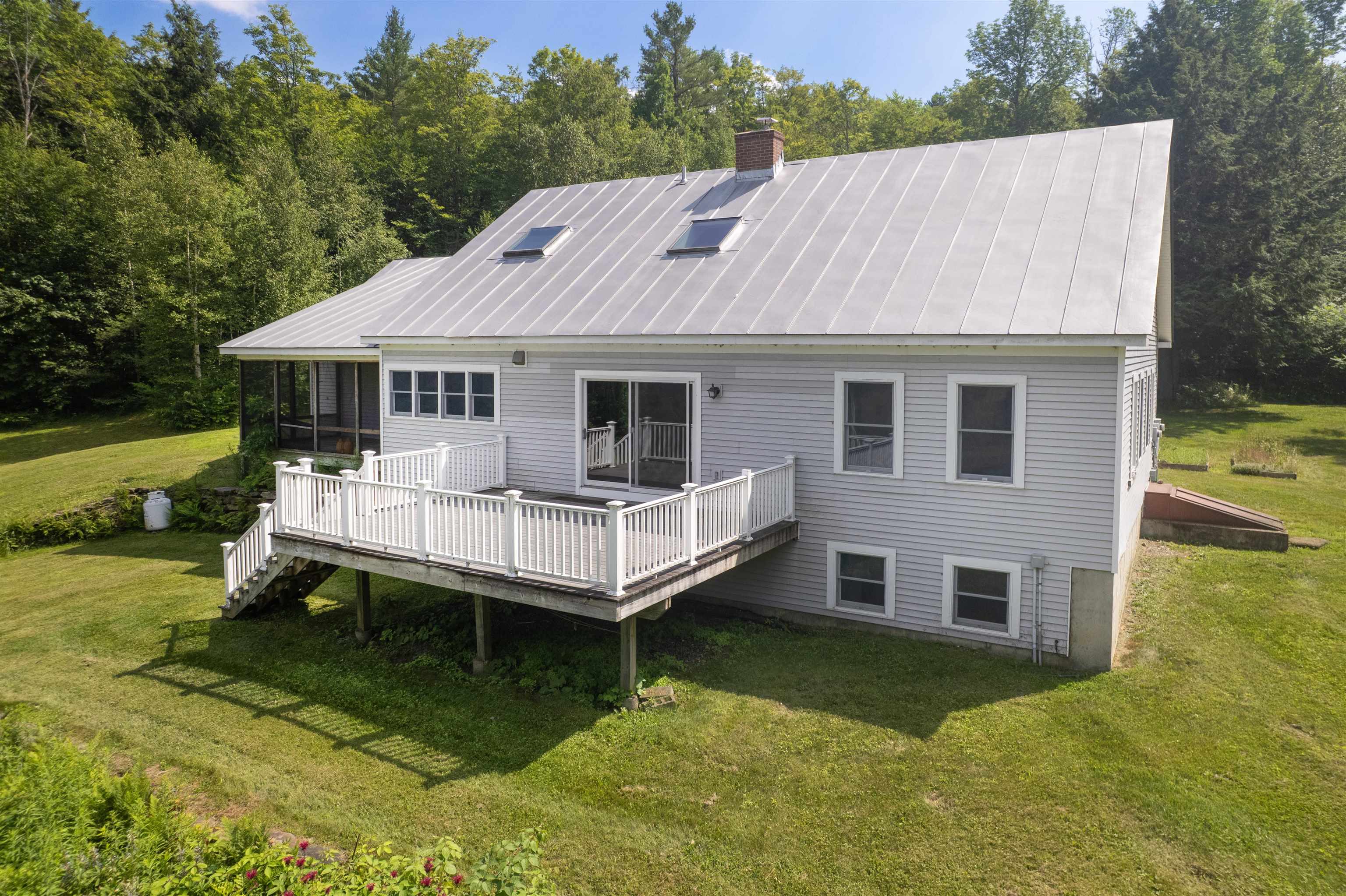 228 Leonard Road Sharon, VT 05068 - Photo 6 of 49