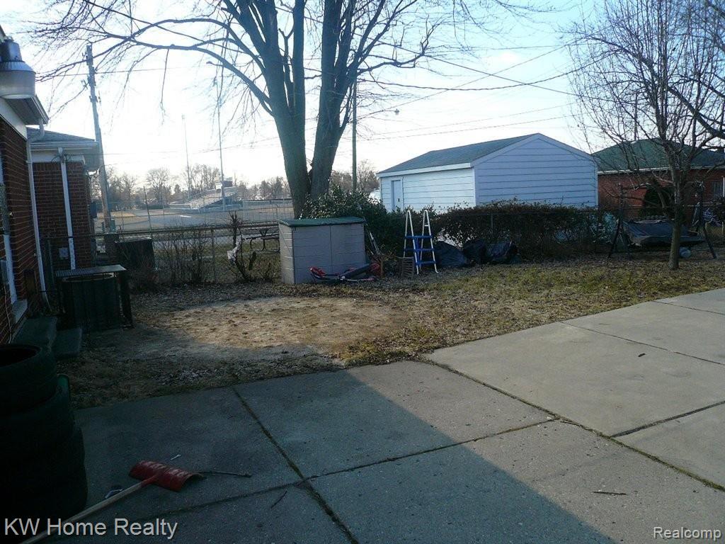 20211 Huntington Road Detroit, MI 48219 - Photo 13 of 13 Backyard2