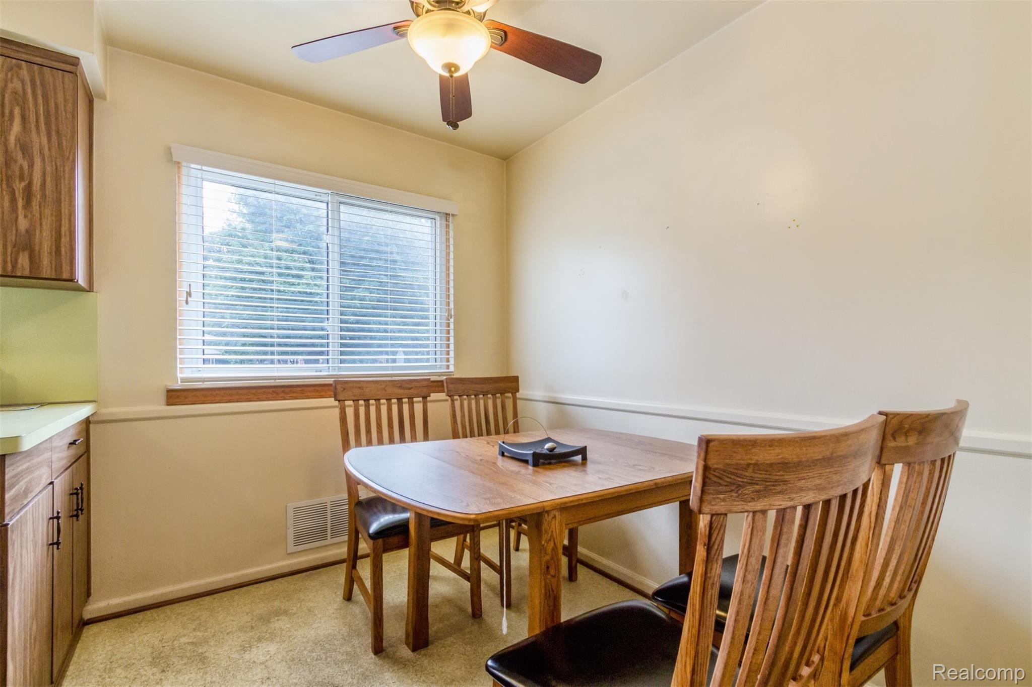 3853 Harding Street Dearborn, MI 48124 - Photo 7 of 32 09.jpg