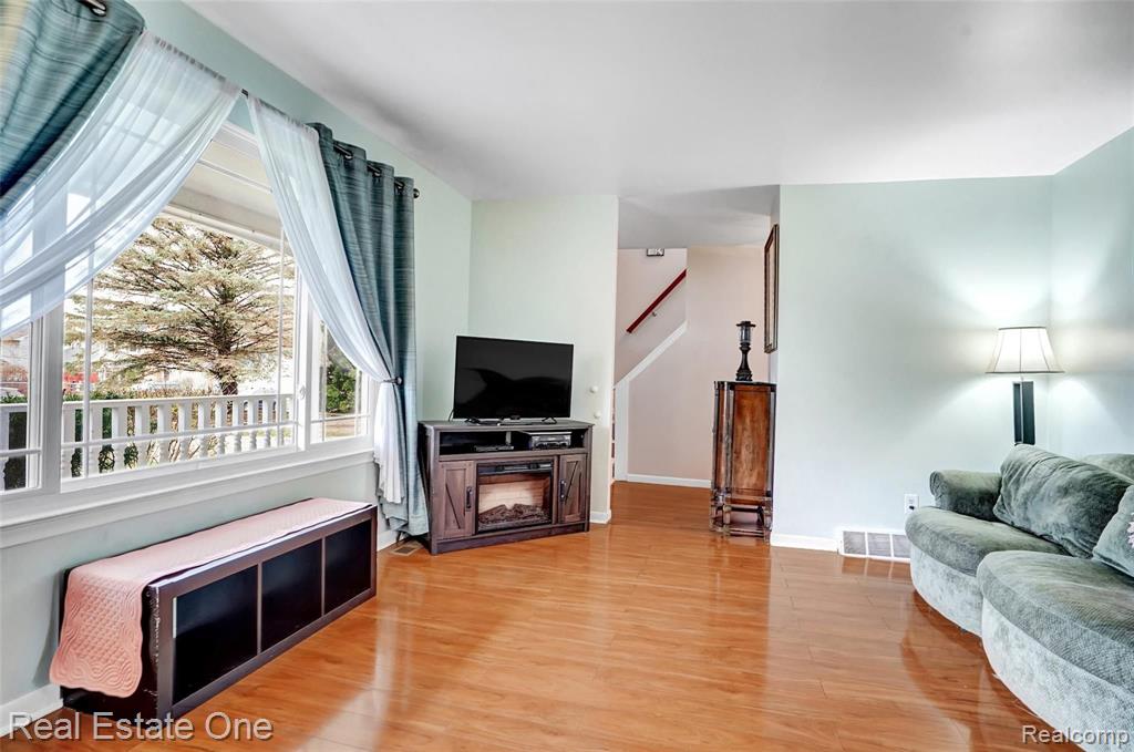 5213 Lethbridge Road Grand Blanc, MI 48439 - Photo 8 of 28 Gallery Image 8