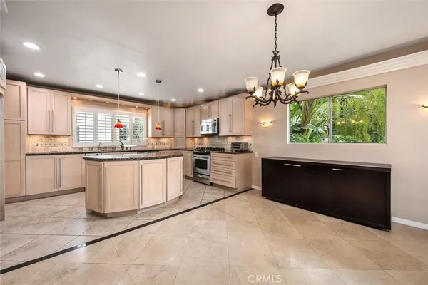 $5,600 | 4930 McConnell Avenue, Los Angeles, CA 90066