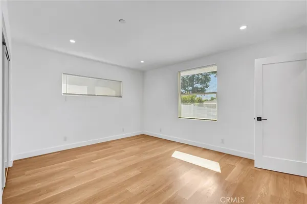 a view of livingroom with kitchen
