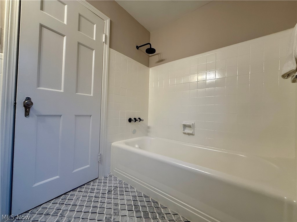 2216 Barrington Road University Heights, OH 44118 - Photo 25 of 33