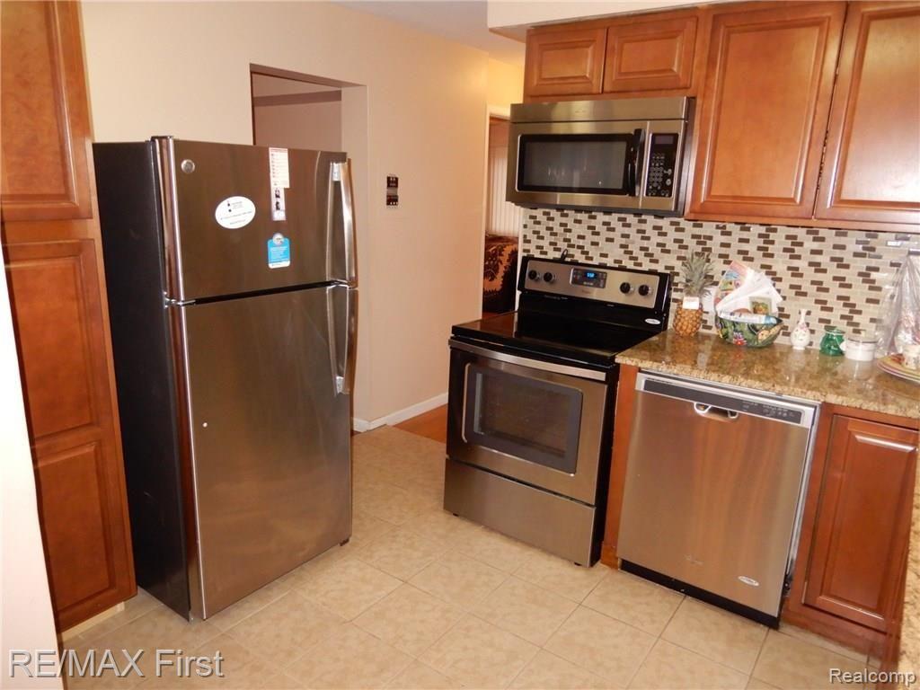 29492 Hoover Road Warren, MI 48093 - Photo 4 of 14 2017-06-09 18.53
