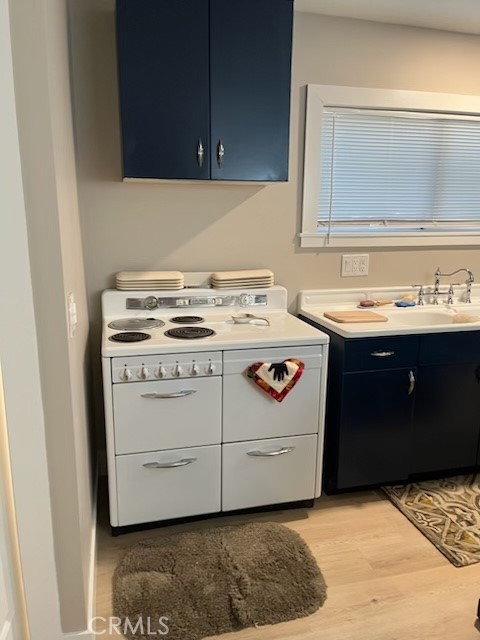 18110 Ave Bosque Murrieta, CA 92562 - Photo 9 of 20 a utility room with washer and dryer
