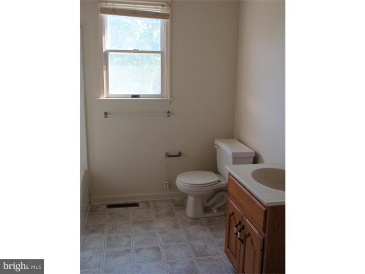 233 Sunrise Road Reading, PA 19606 - Photo 10 of 14 Bathroom