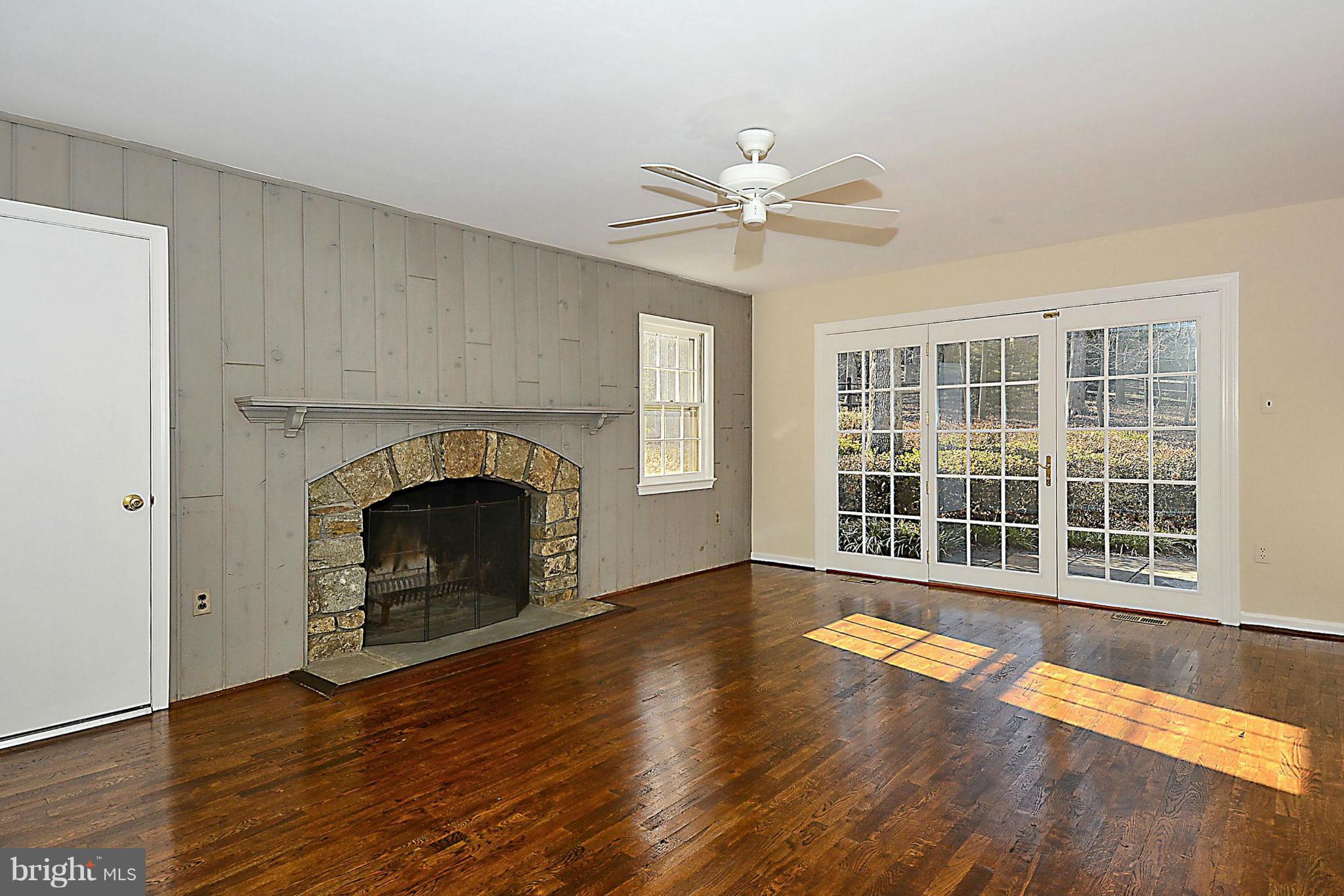 11820 Gregerscroft Road Potomac, MD 20854 - Photo 14 of 30 Family Room