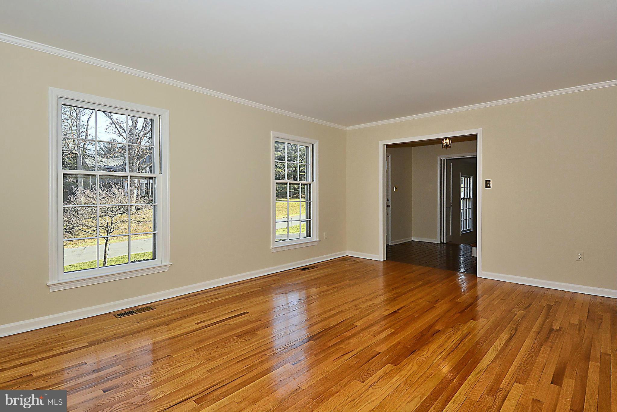 11820 Gregerscroft Road Potomac, MD 20854 - Photo 8 of 30 Living Room