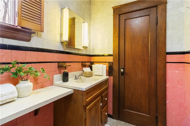 $380,000 | 885 Eddie Dowling Highway, North Smithfield, RI 02896