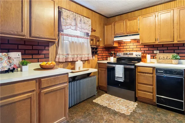 $380,000 | 885 Eddie Dowling Highway, North Smithfield, RI 02896