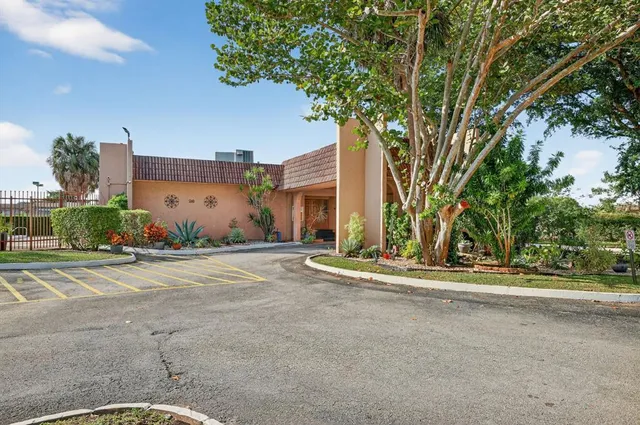 $310,000 | 16 Toledo Court, Unit 338, Davie, FL 33324