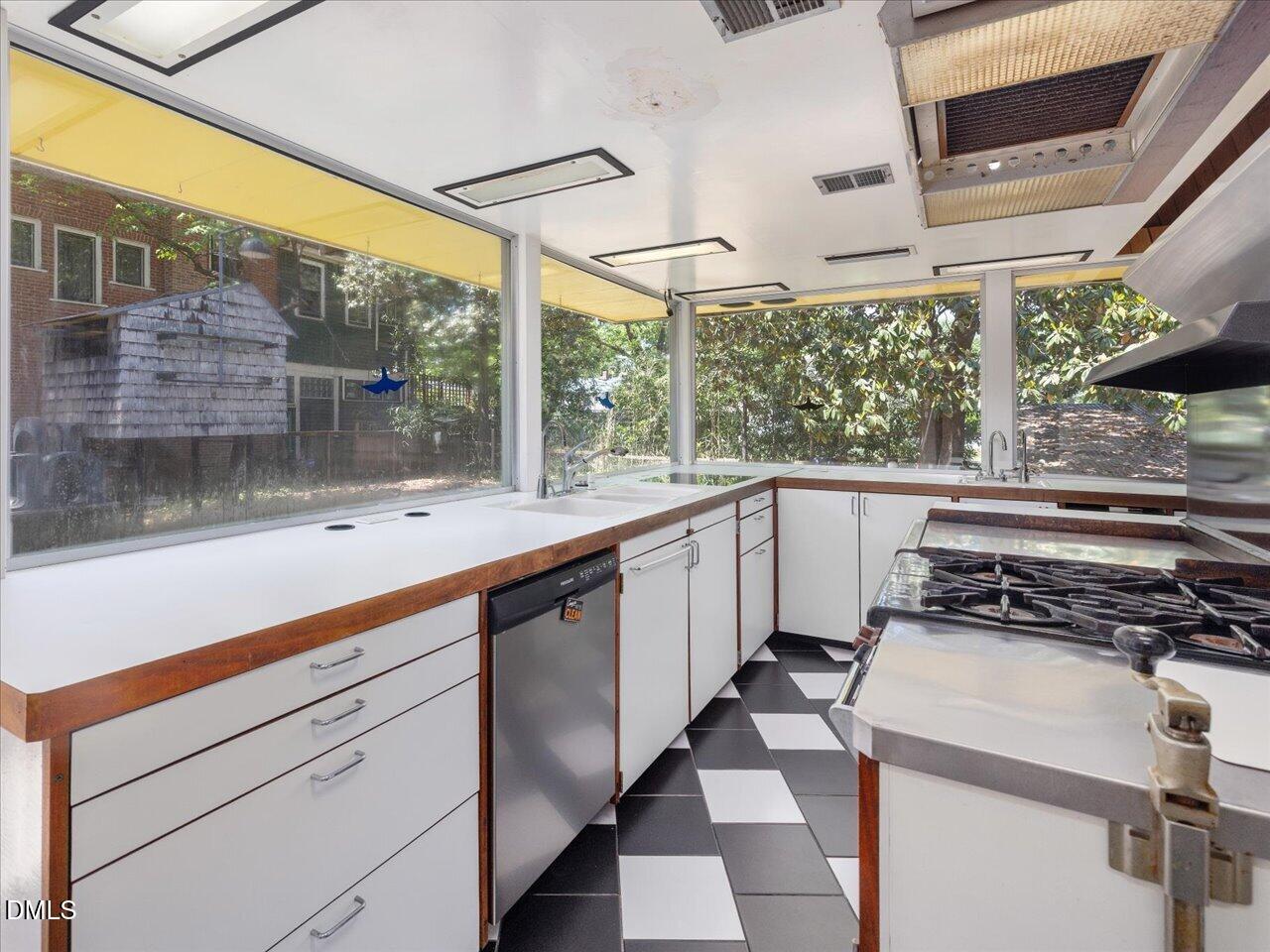 215 Hillcrest Road Raleigh, NC 27605 - Photo 46 of 97 048-Eat in Kitchen