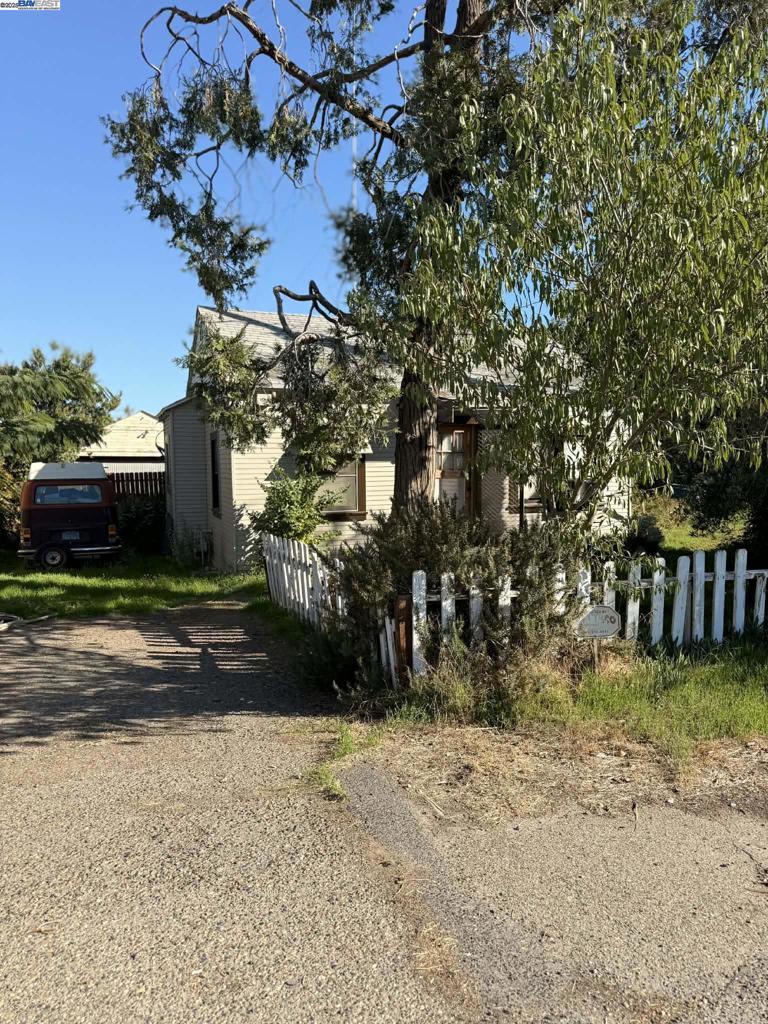 124 Yosemite Meadows Drive Modesto, CA 95357 - Photo 7 of 13 a view of a yard with plants and trees beside of it