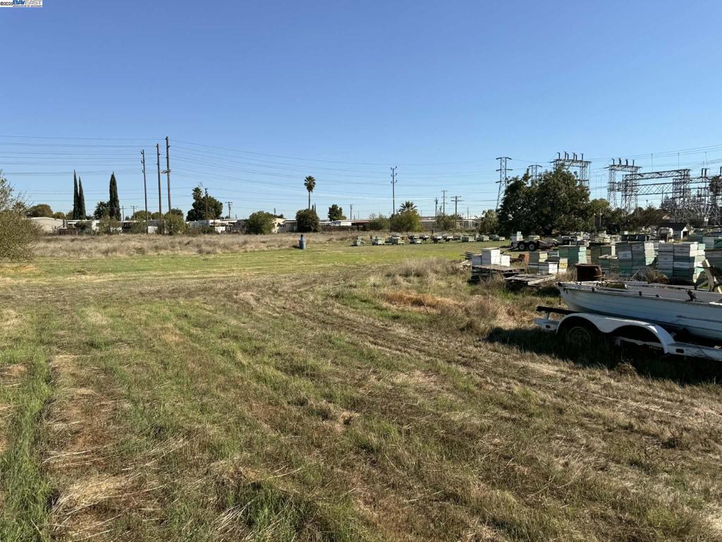 124 Yosemite Meadows Drive Modesto, CA 95357 - Photo 10 of 13 a view of a lake