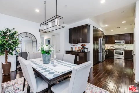 $849,000 | 10878 Bloomfield Street, Unit 211, Toluca Lake, CA 91602