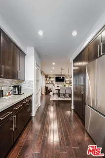 $849,000 | 10878 Bloomfield Street, Unit 211, Toluca Lake, CA 91602