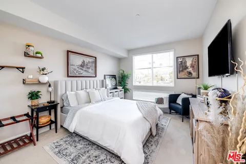 $849,000 | 10878 Bloomfield Street, Unit 211, Toluca Lake, CA 91602