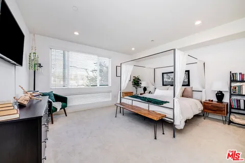 $849,000 | 10878 Bloomfield Street, Unit 211, Toluca Lake, CA 91602