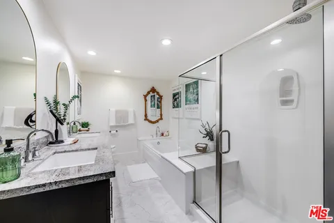 $849,000 | 10878 Bloomfield Street, Unit 211, Toluca Lake, CA 91602