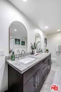 $849,000 | 10878 Bloomfield Street, Unit 211, Toluca Lake, CA 91602