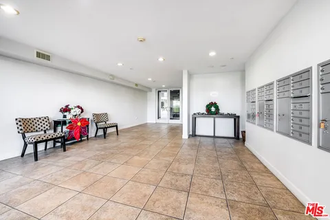 $849,000 | 10878 Bloomfield Street, Unit 211, Toluca Lake, CA 91602